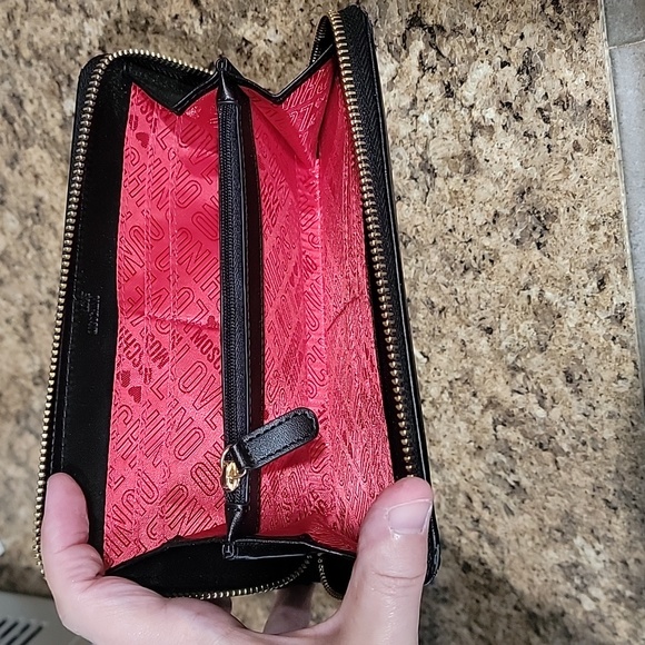 Moschino Love Graphic Black Long Wallet - Picture 9 of 17